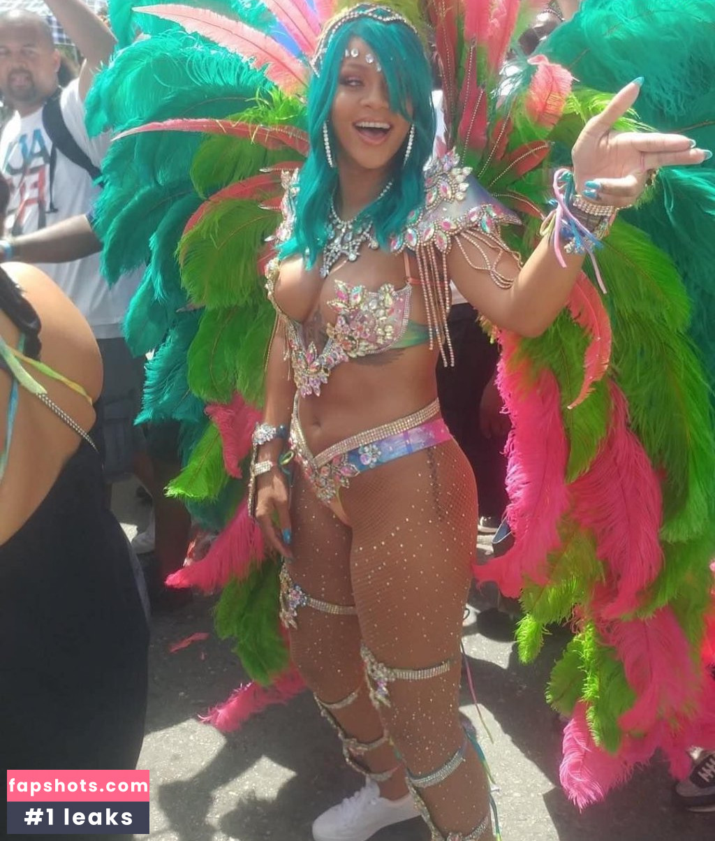 Rihanna gallery photo #3705