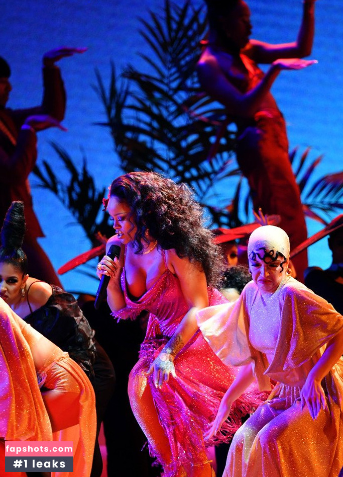 Rihanna gallery photo #3713
