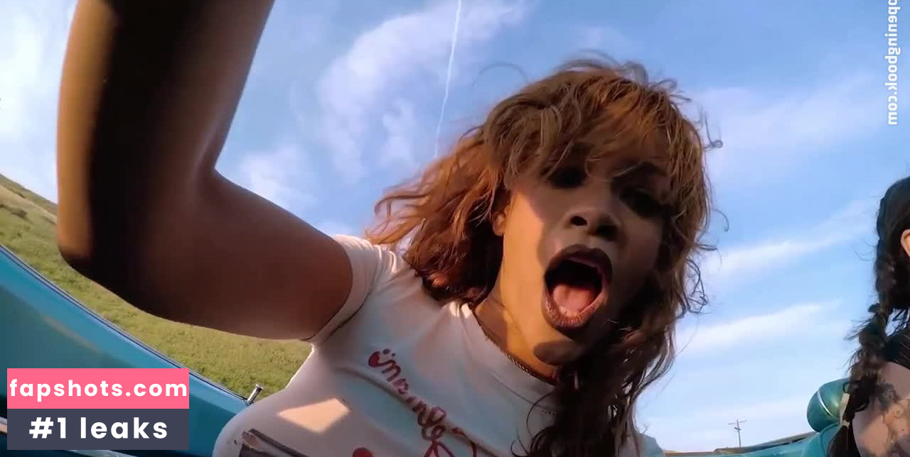 Rihanna gallery photo #3816