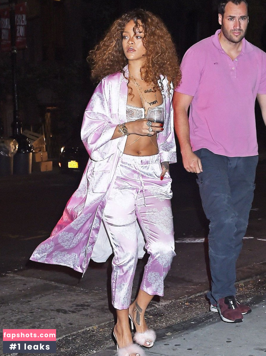 Rihanna gallery photo #3845