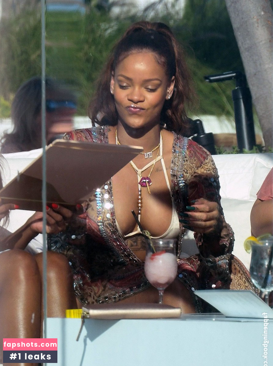 Rihanna gallery photo #4625