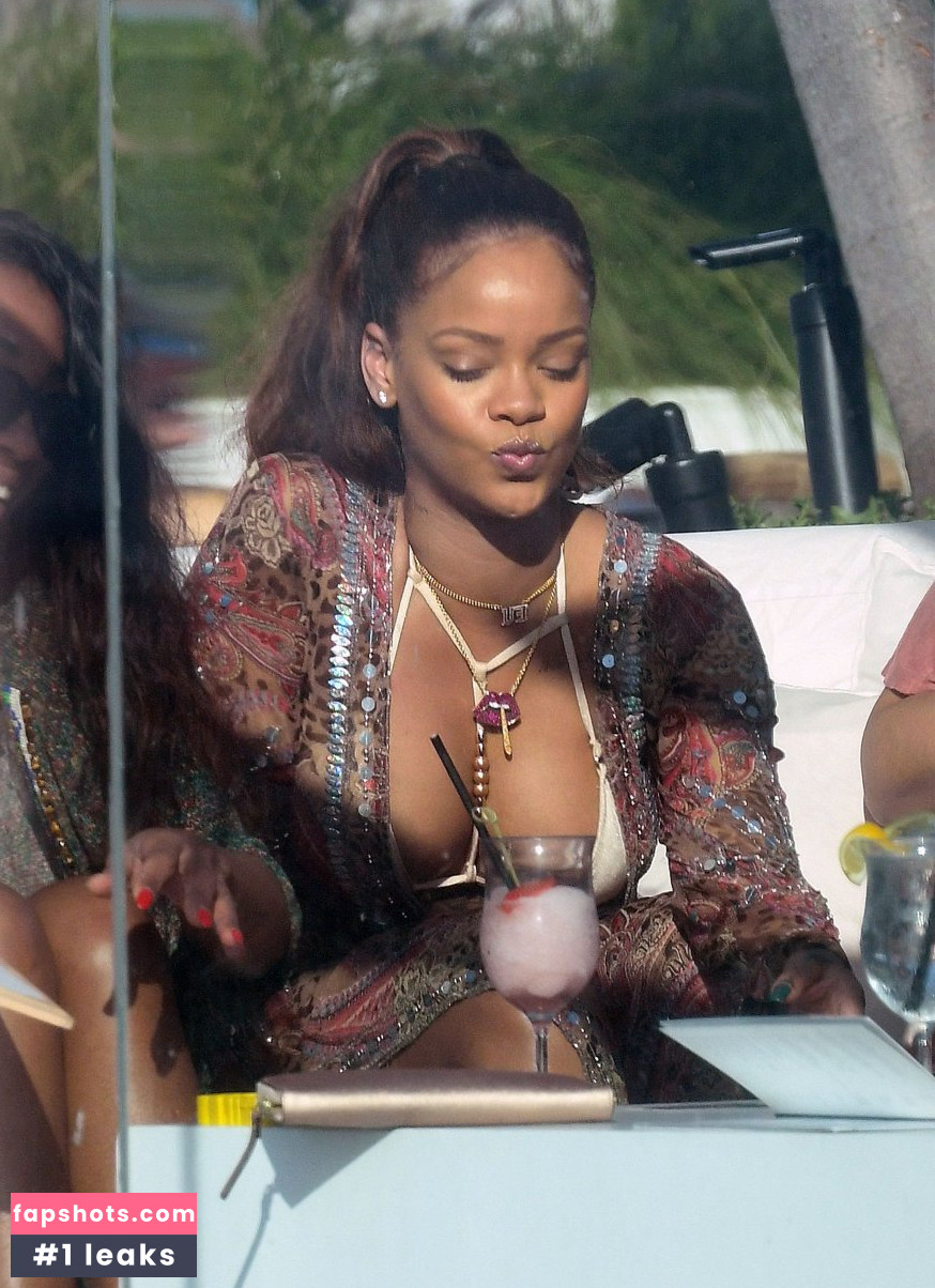 Rihanna gallery photo #4627