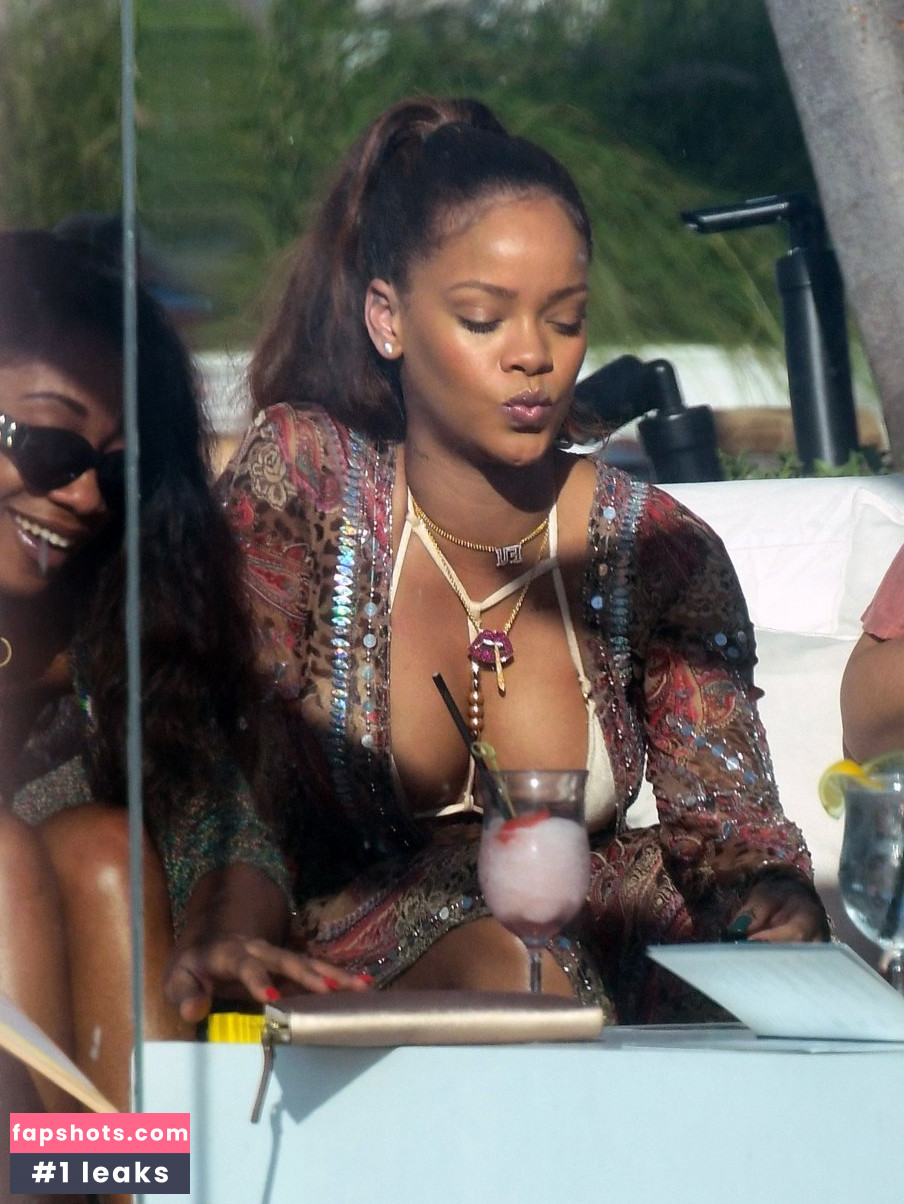 Rihanna gallery photo #4628