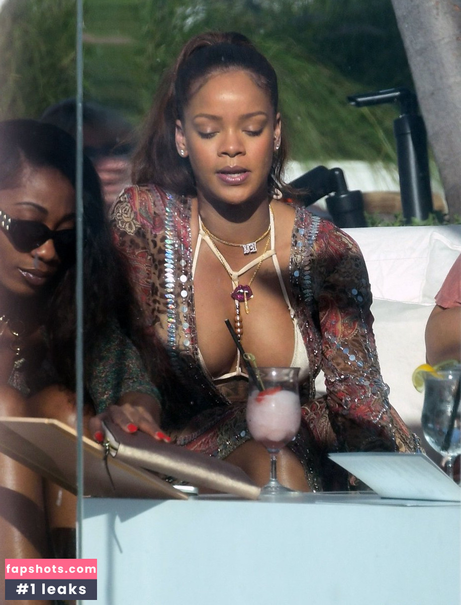 Rihanna gallery photo #4629