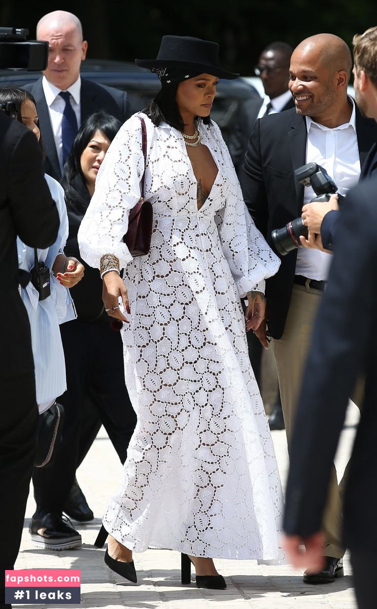 Rihanna gallery photo #4664