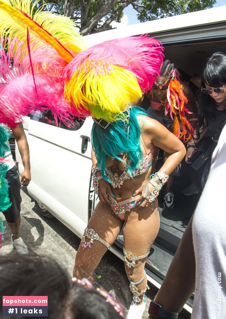 Rihanna gallery photo #4684
