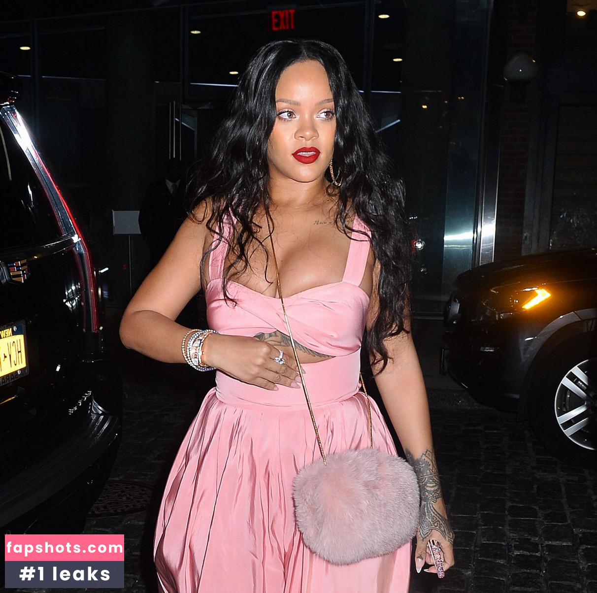 Rihanna gallery photo #4703