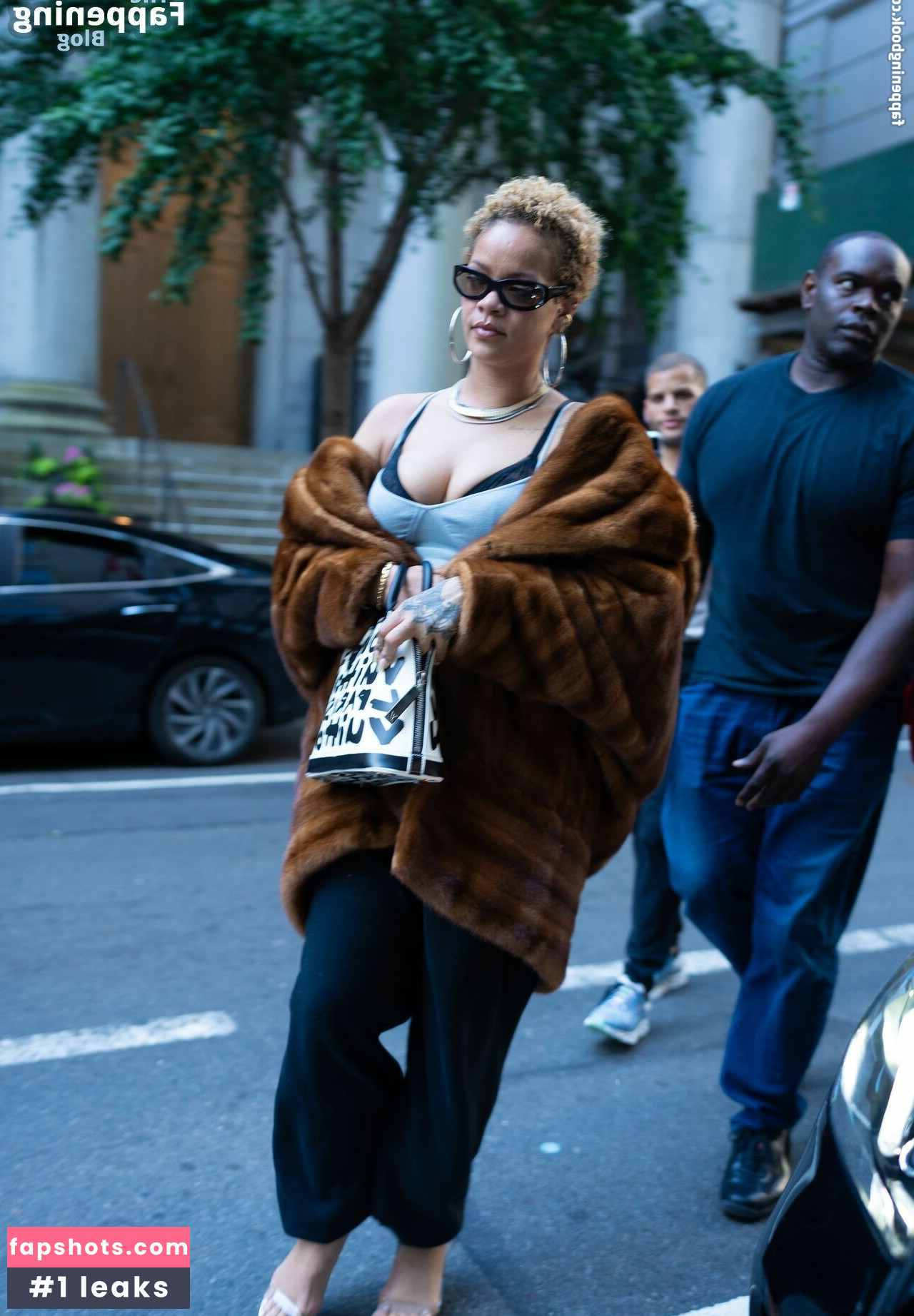 Rihanna gallery photo #989