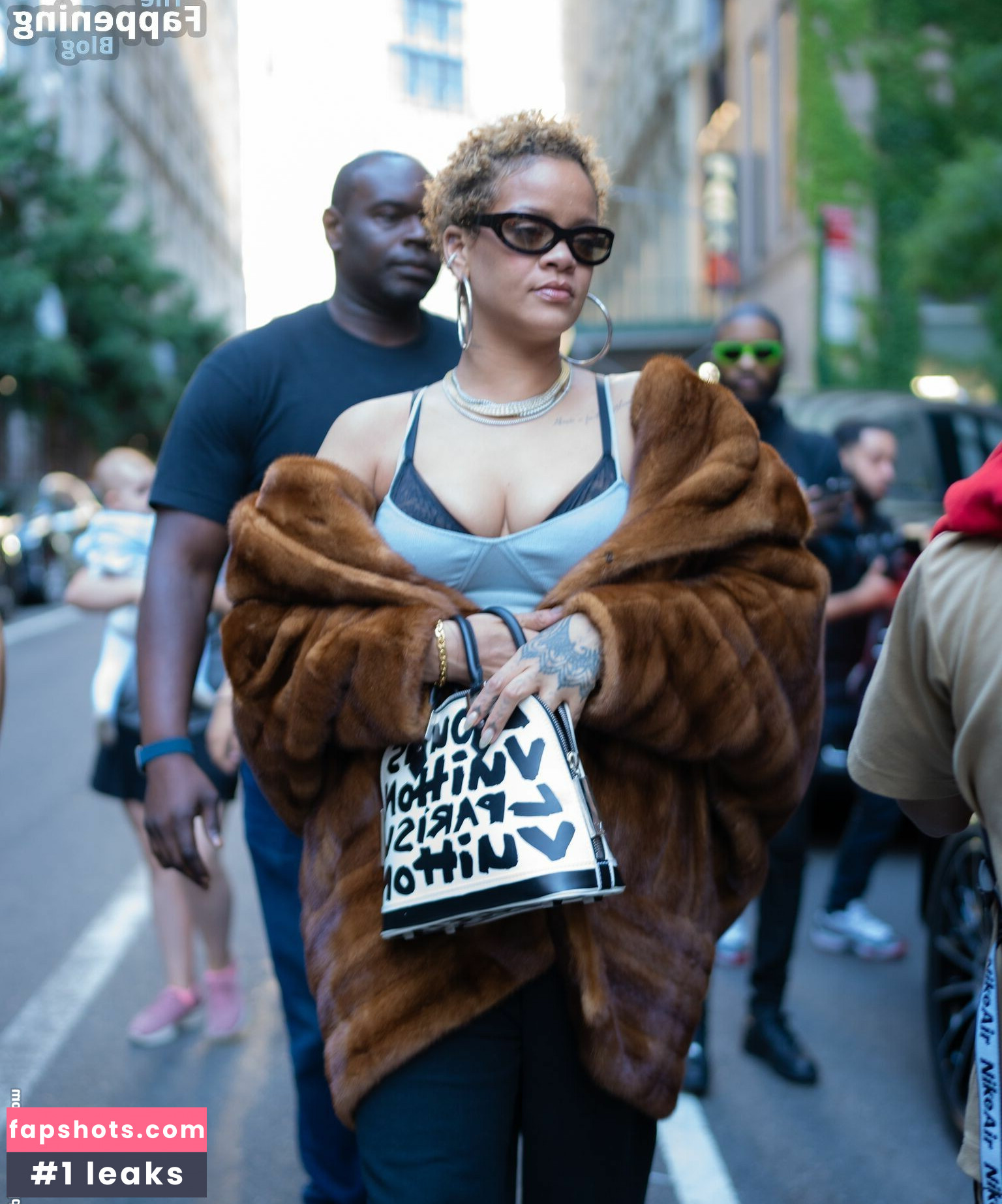 Rihanna gallery photo #990