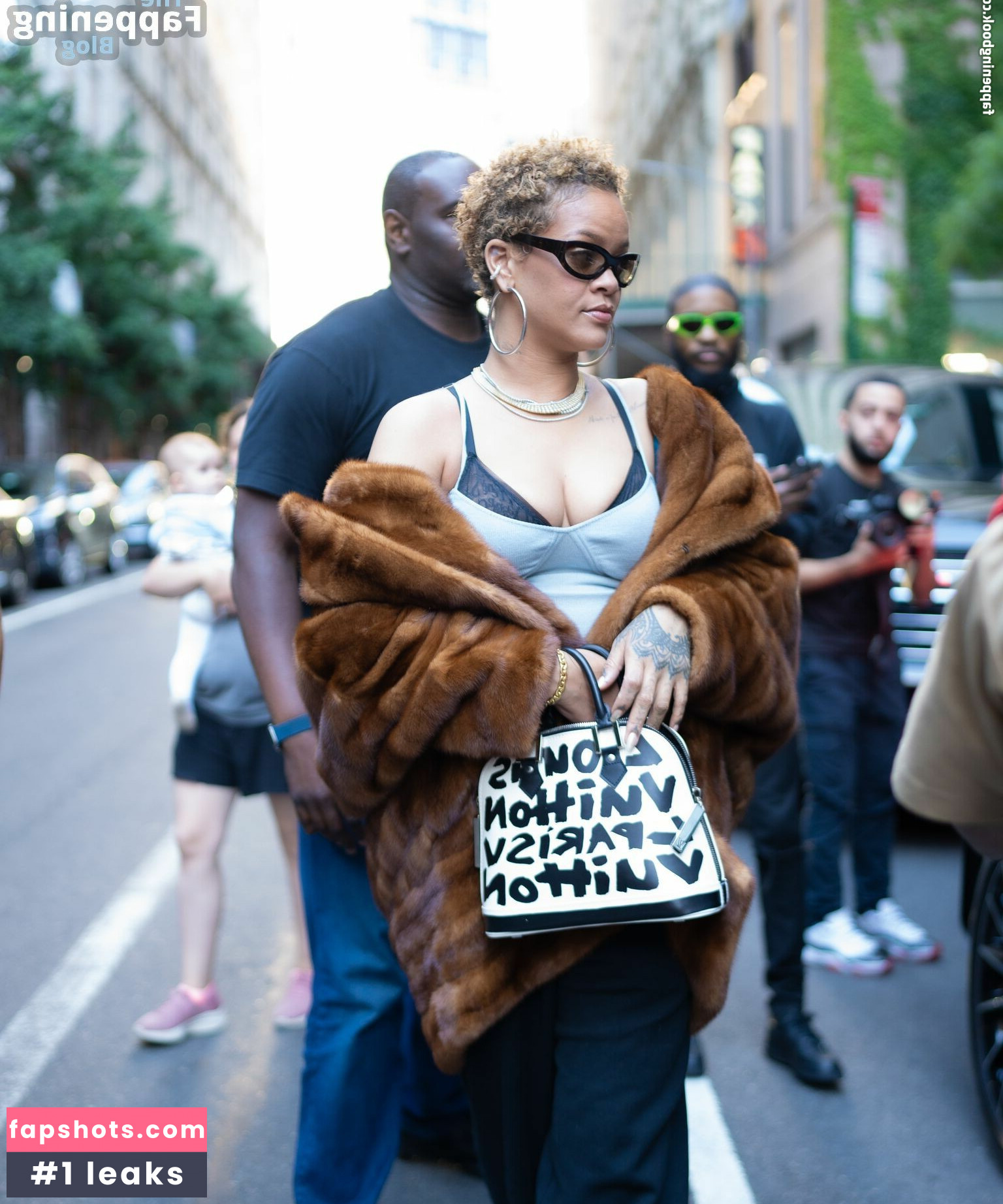 Rihanna gallery photo #991