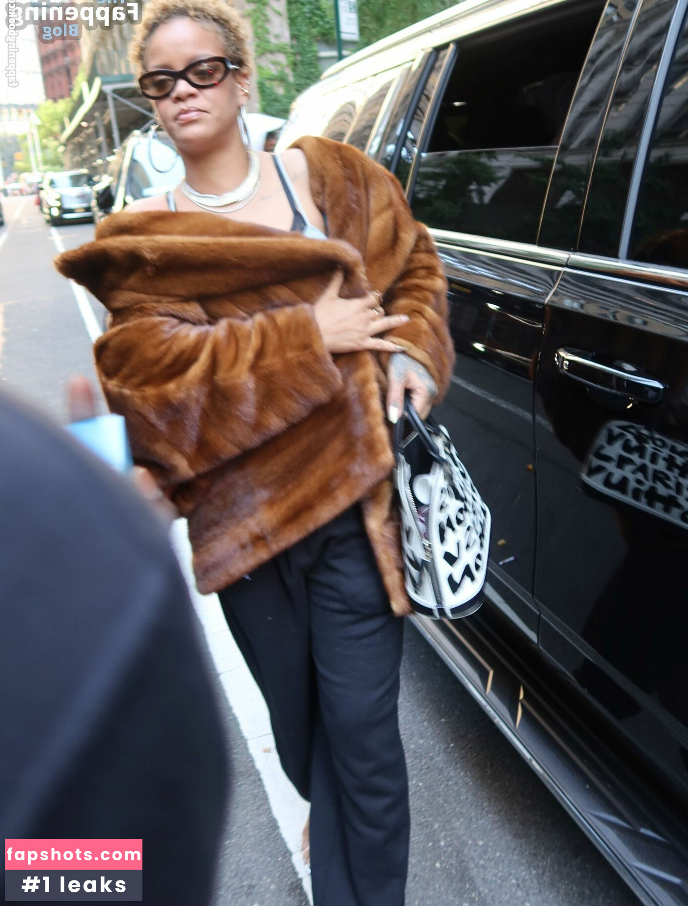Rihanna gallery photo #999