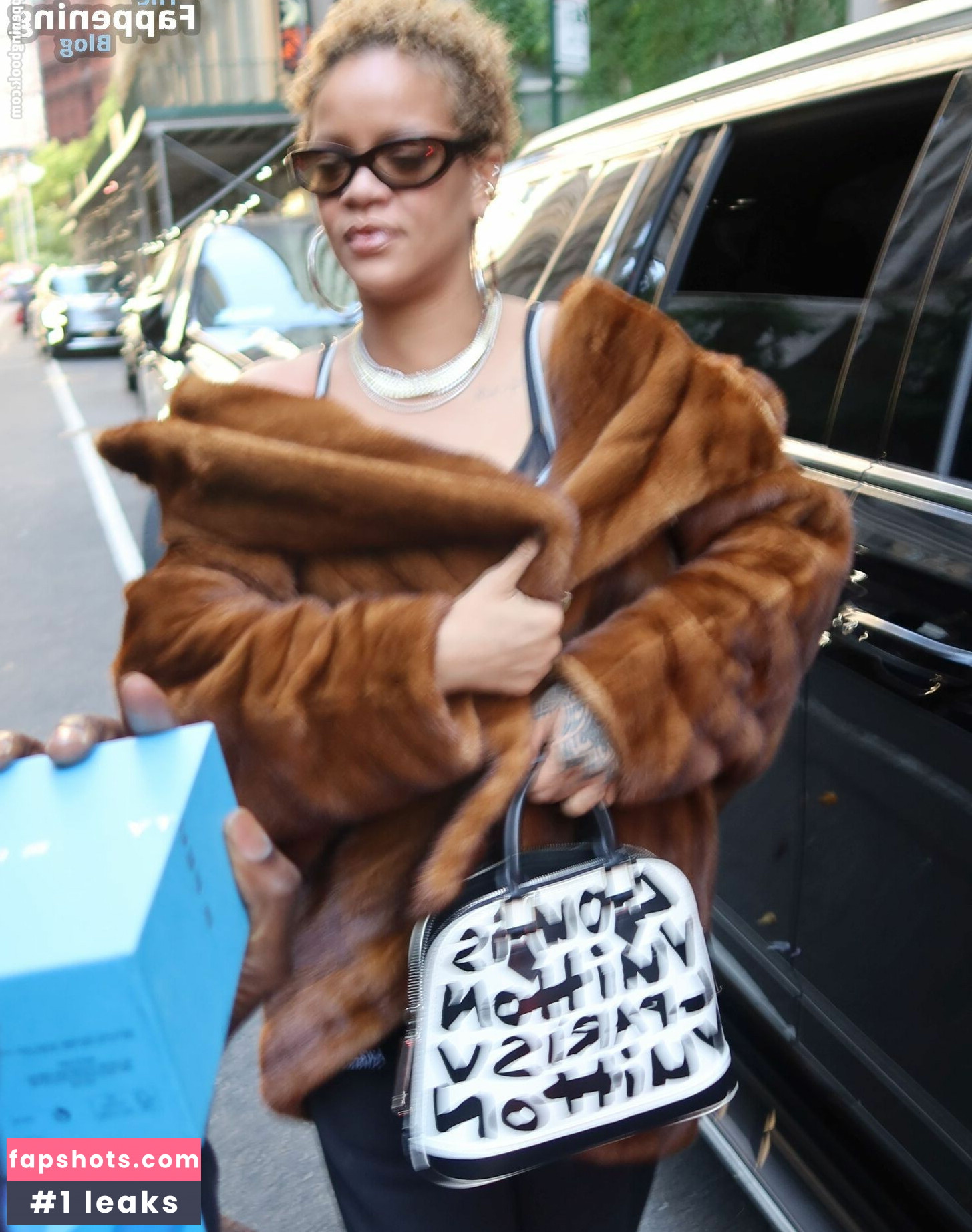 Rihanna gallery photo #1000