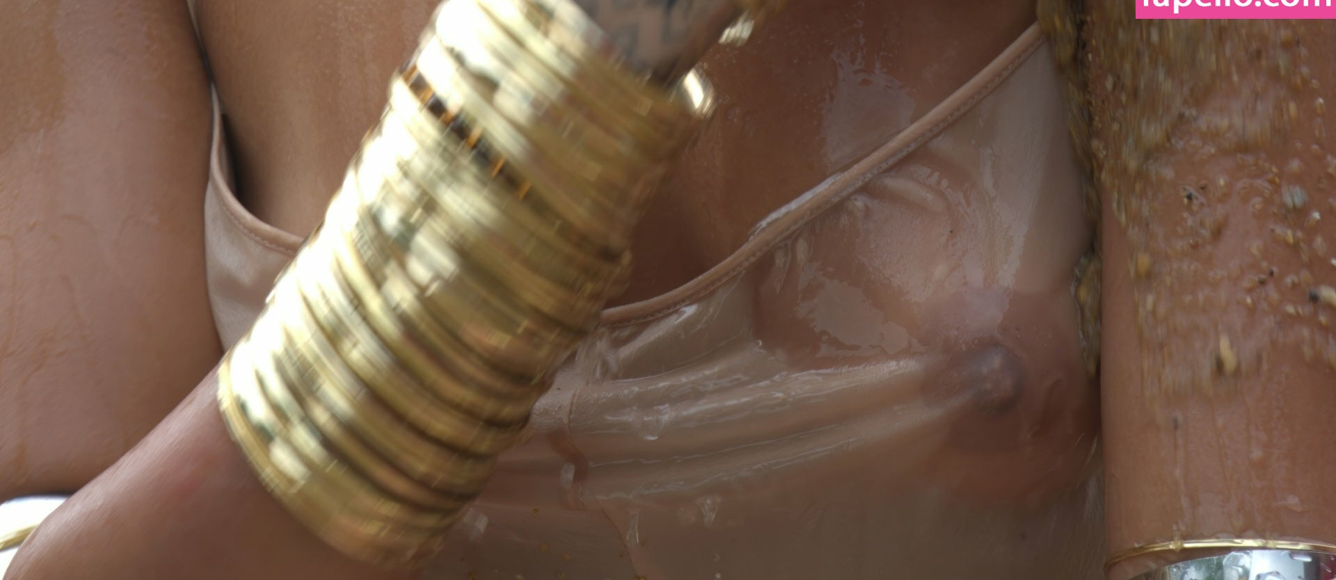 rihanna gallery photo #2035