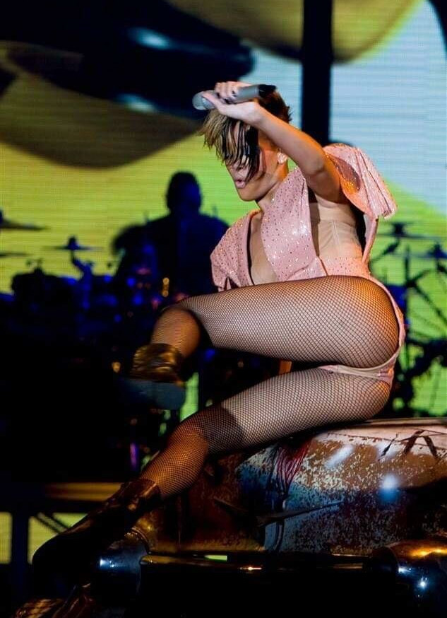 rihanna gallery photo #2102