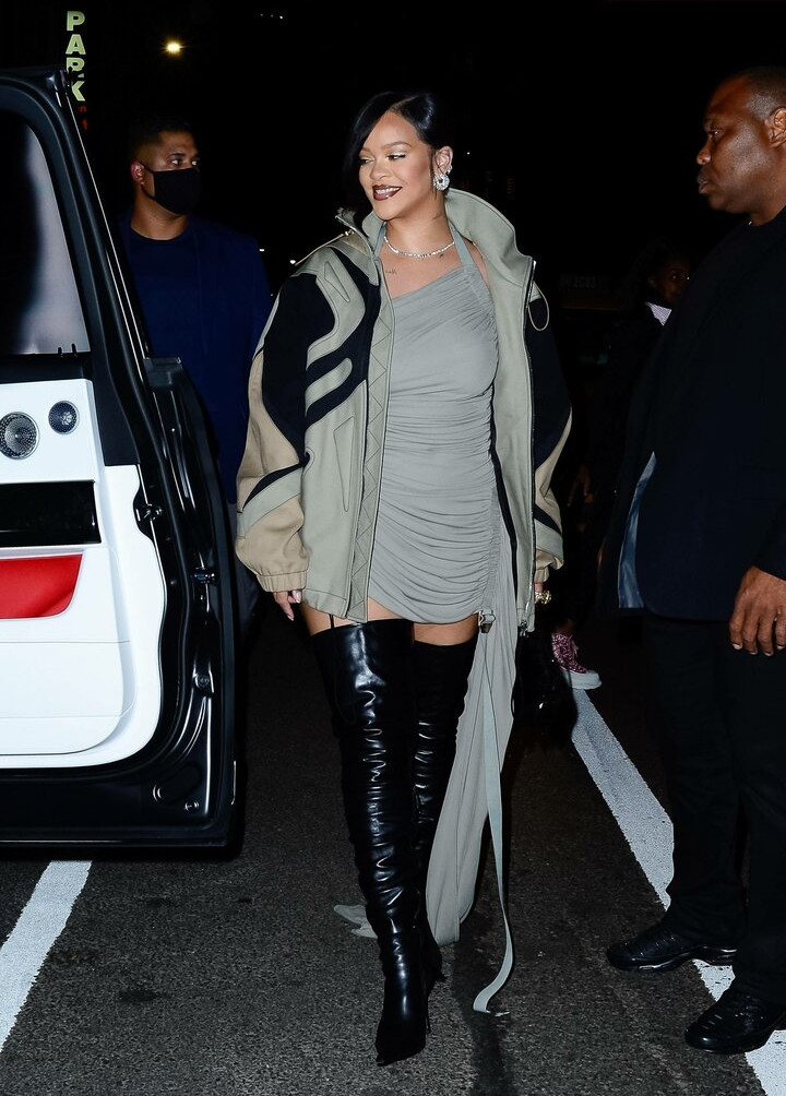 rihanna gallery photo #2381