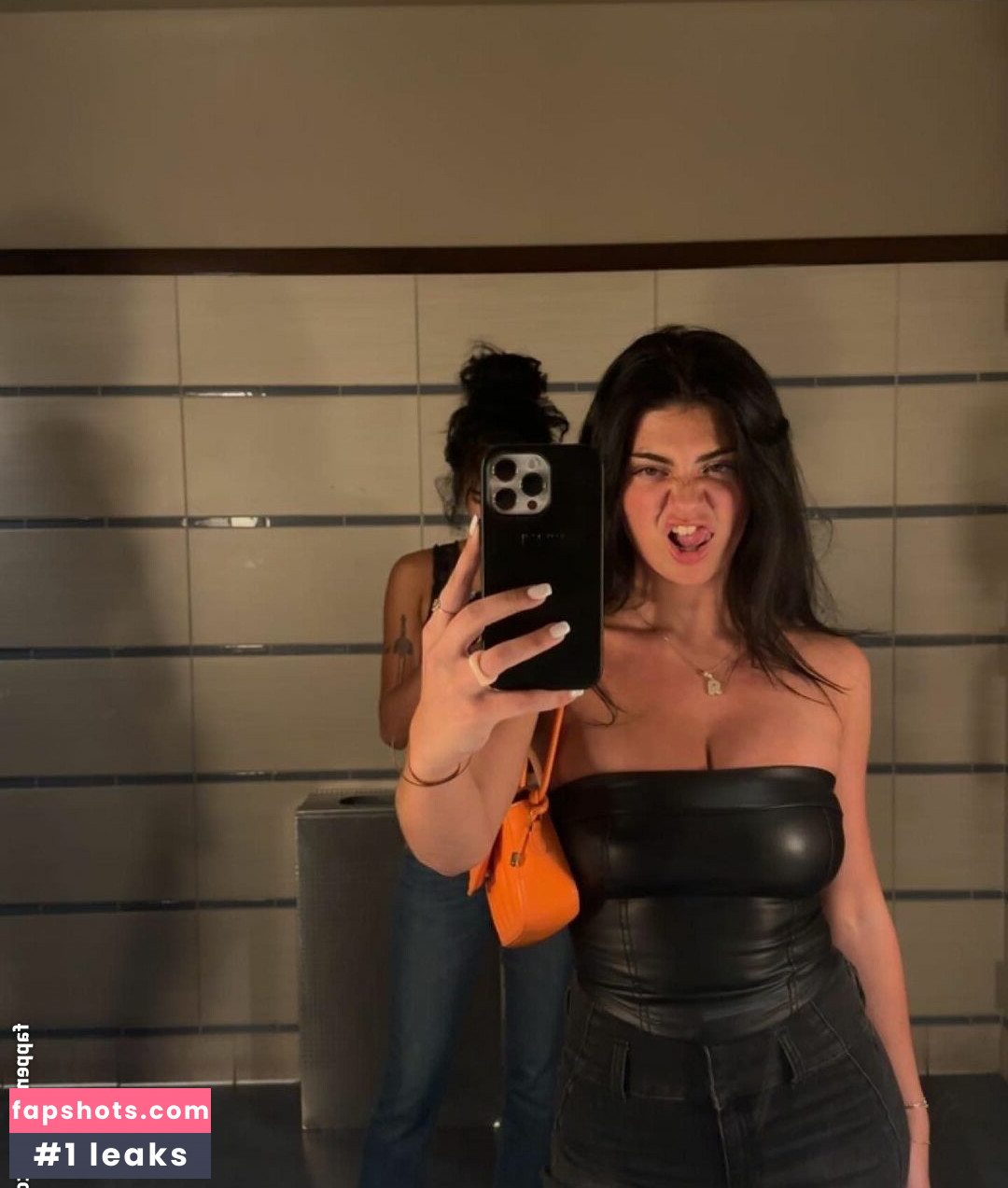 Riley L gallery photo #11