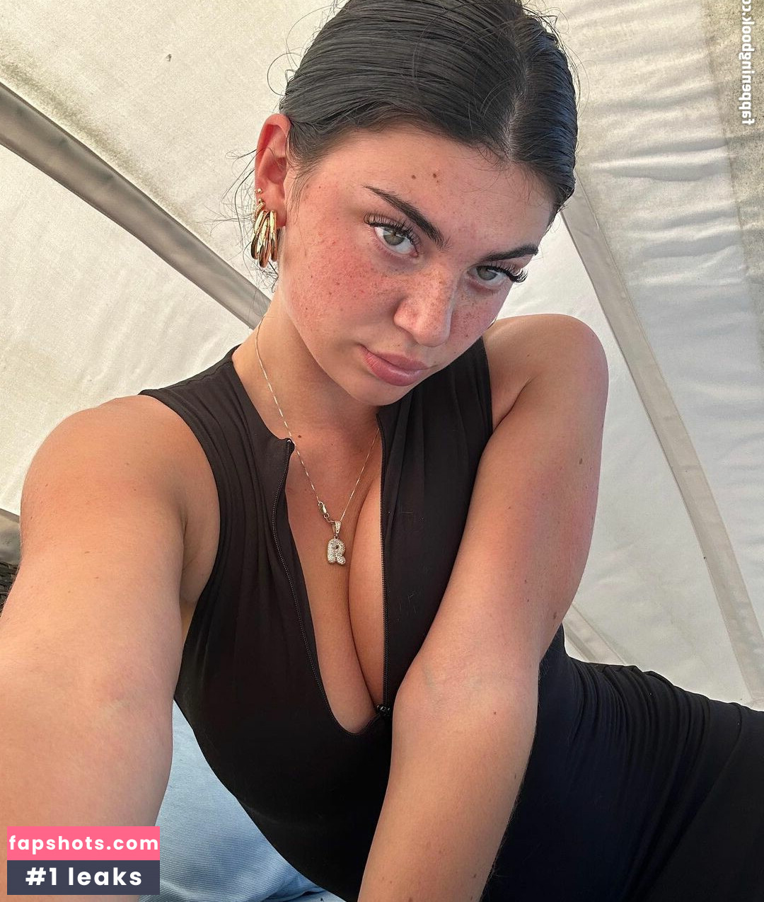 Riley L gallery photo #4