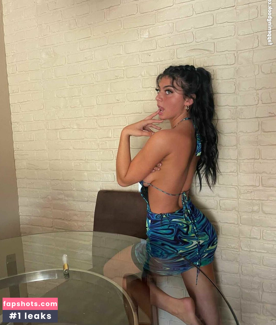 Riley L gallery photo #37