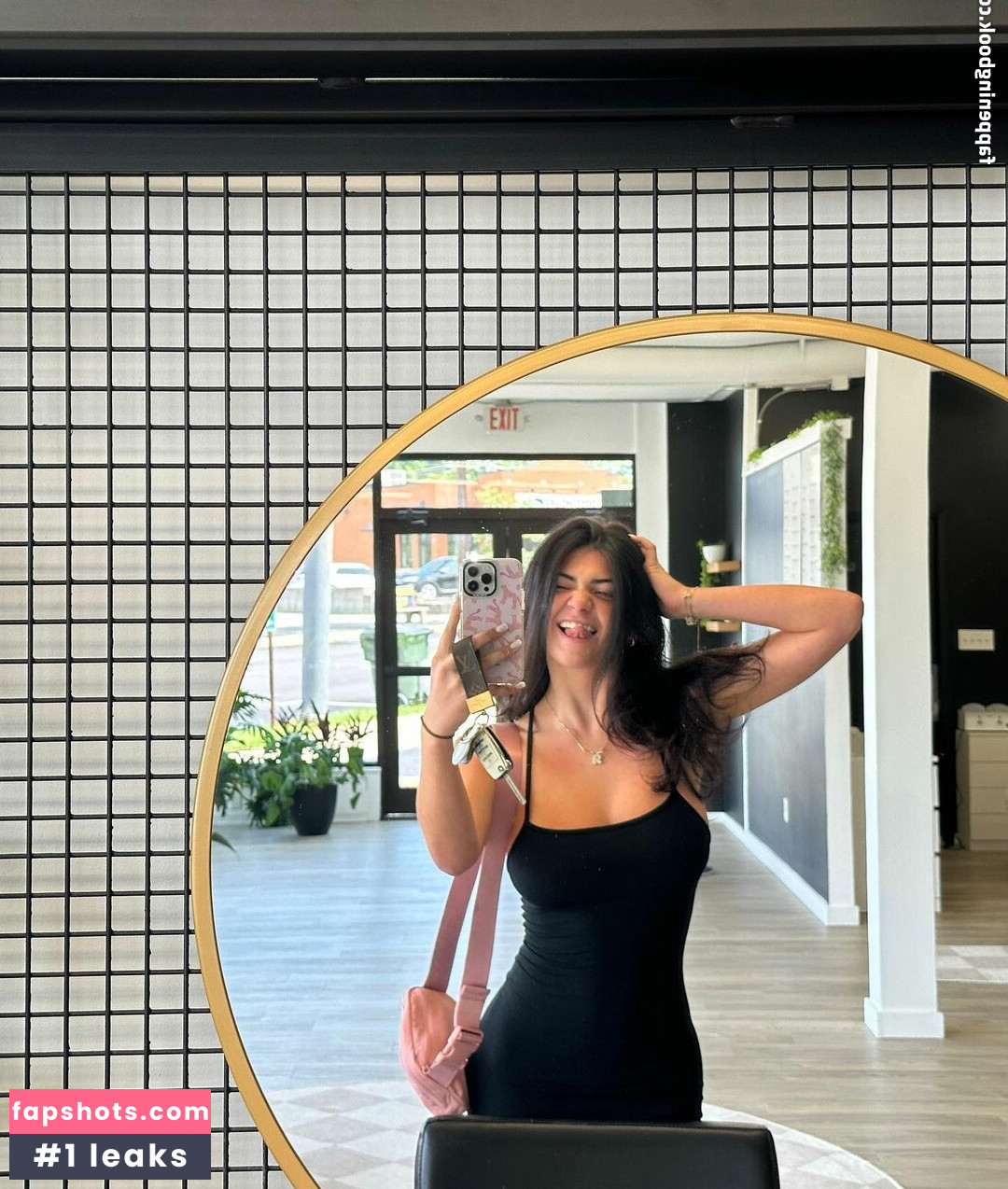 Riley L gallery photo #8