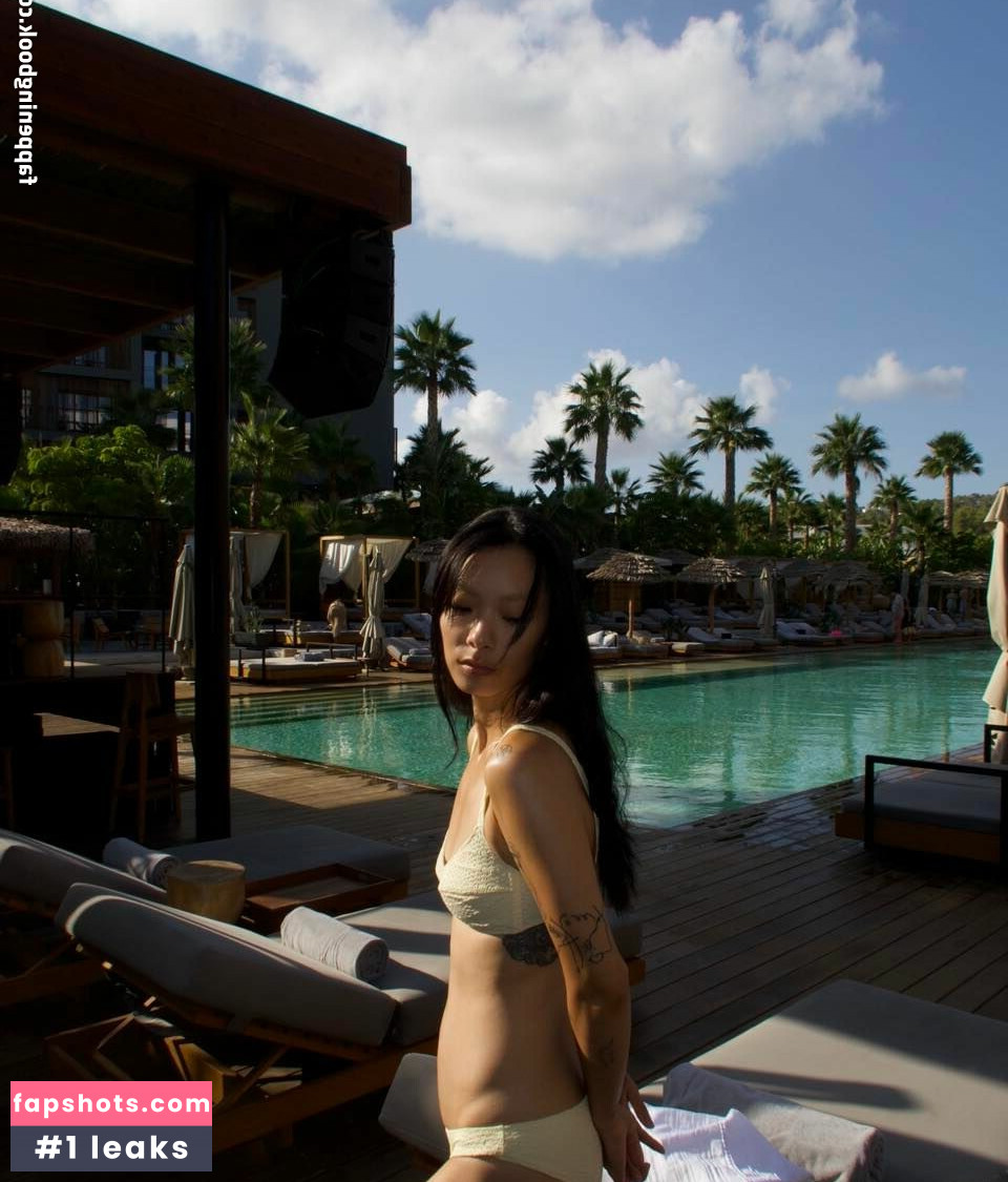 Rina Sawayama gallery photo #14