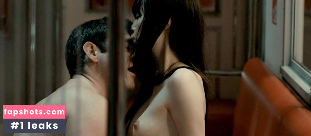 Rinko Kikuchi gallery photo #32