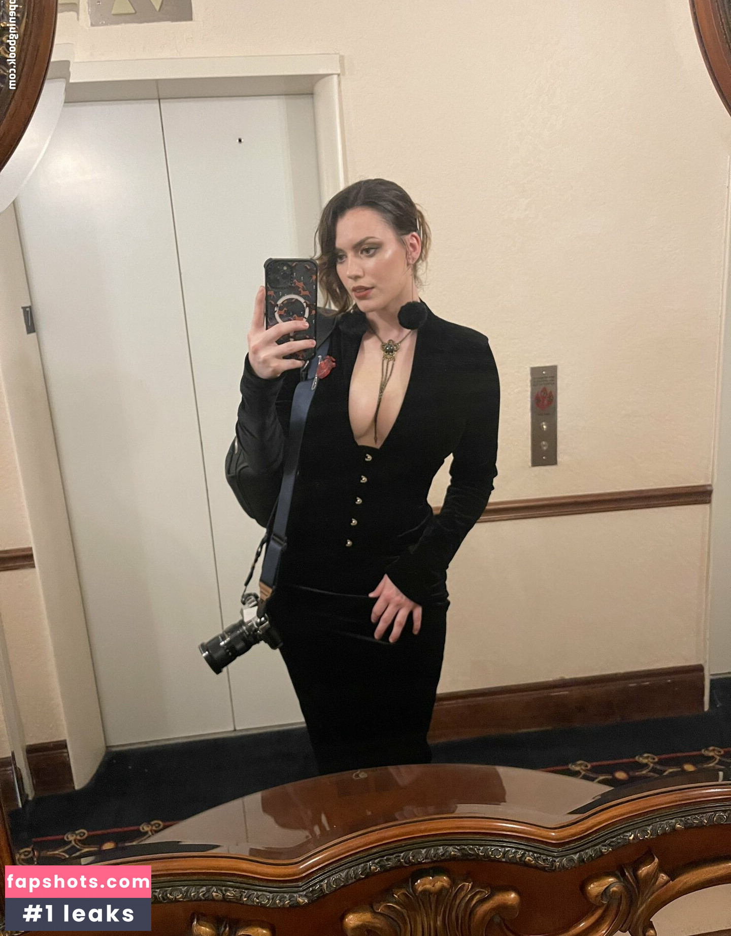 RipMika gallery photo #12