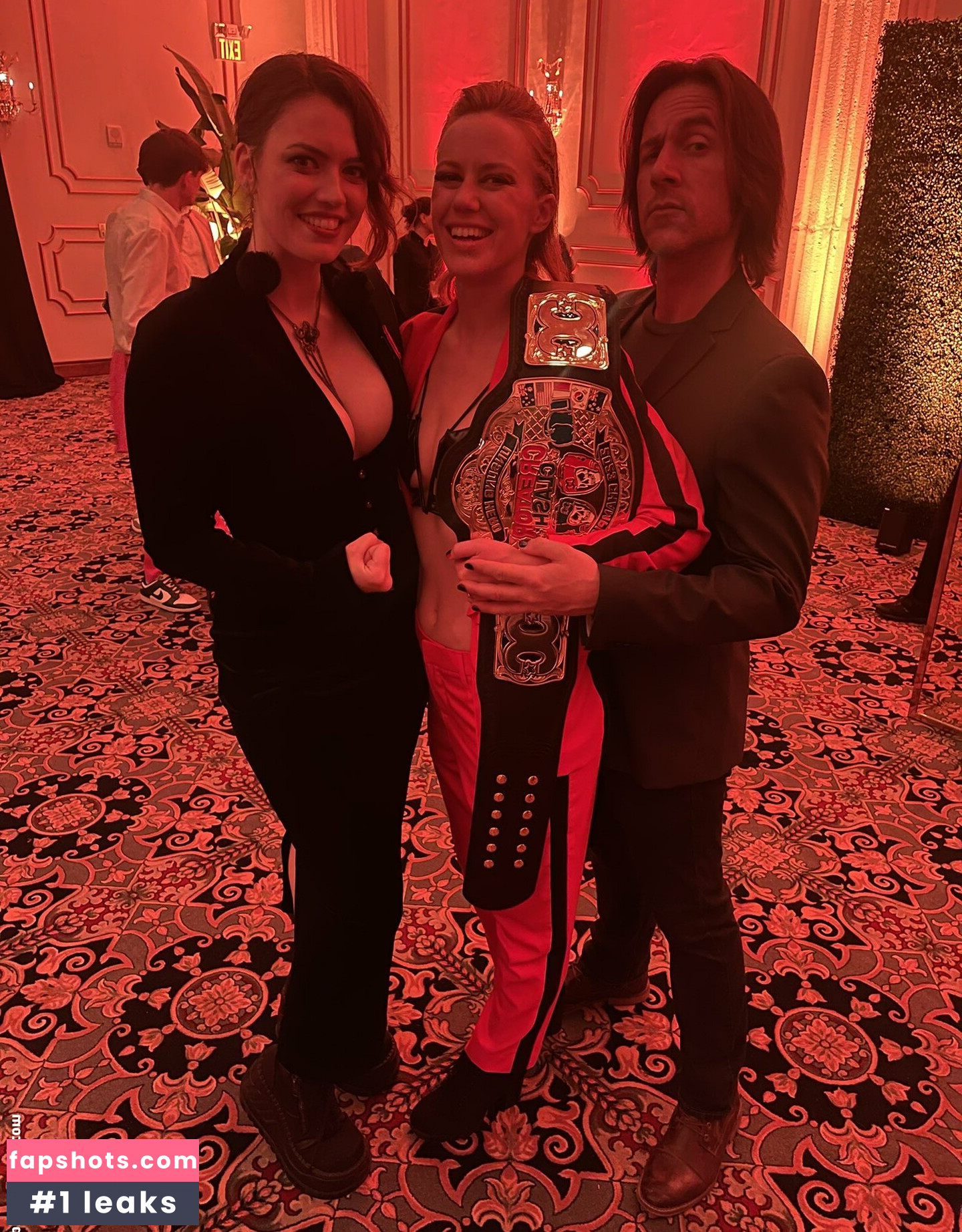 RipMika gallery photo #16