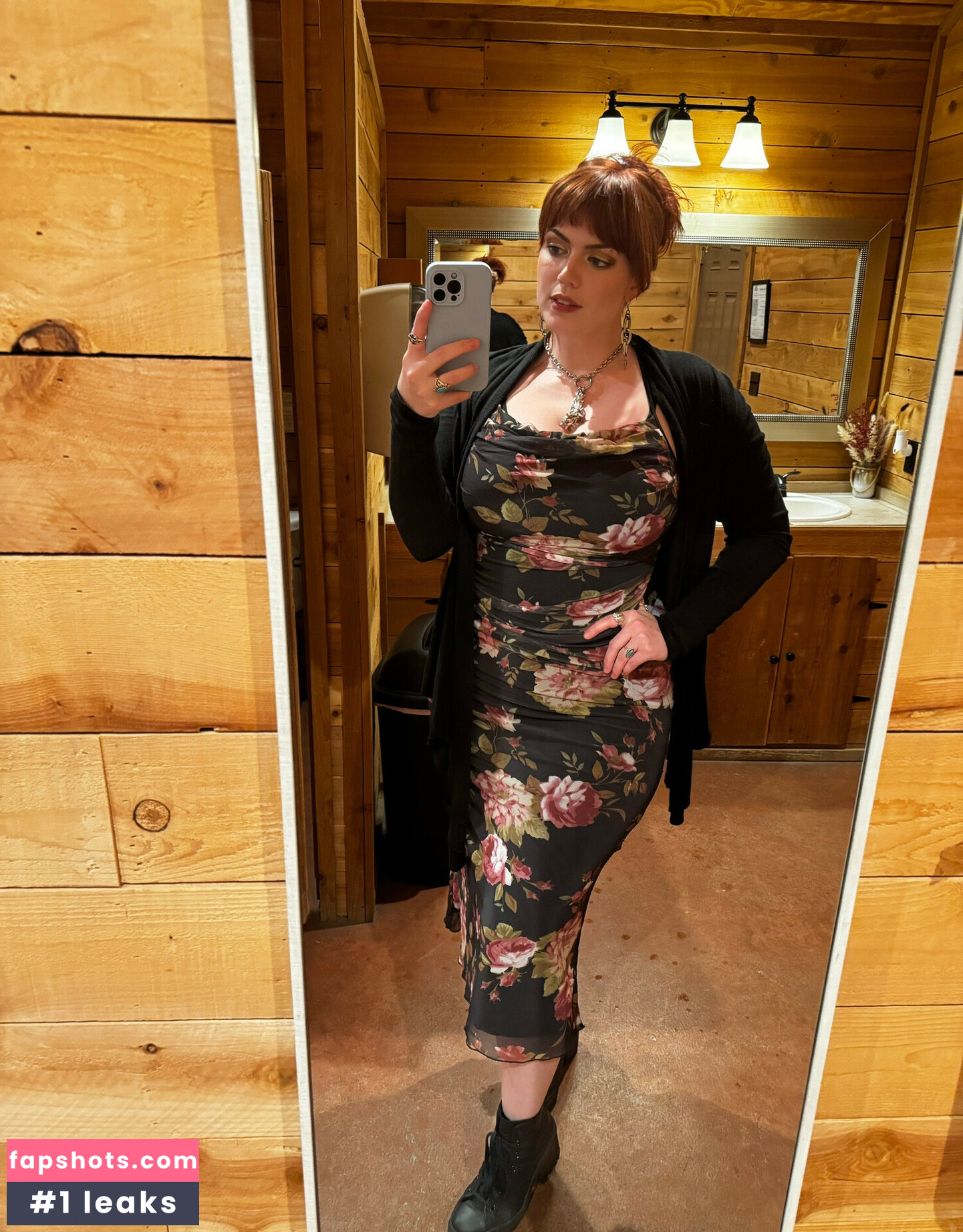 RipMika gallery photo #3