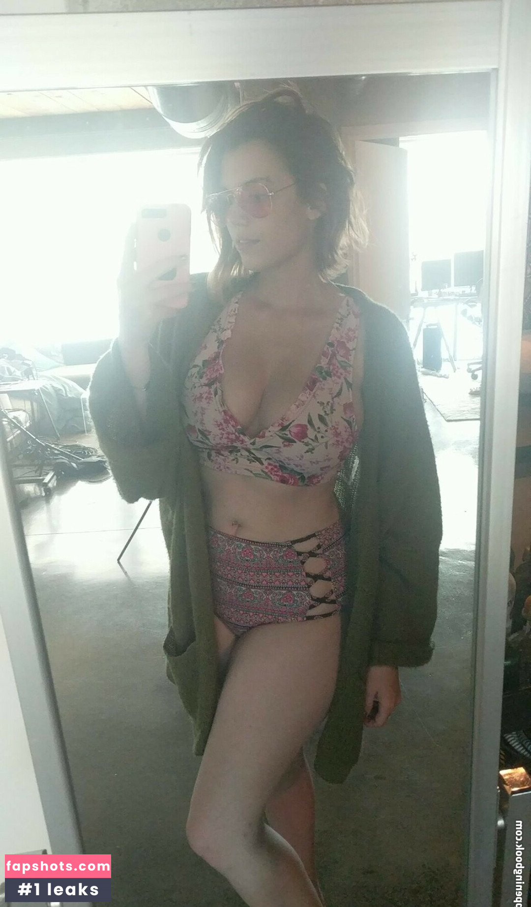 RipMika gallery photo #23