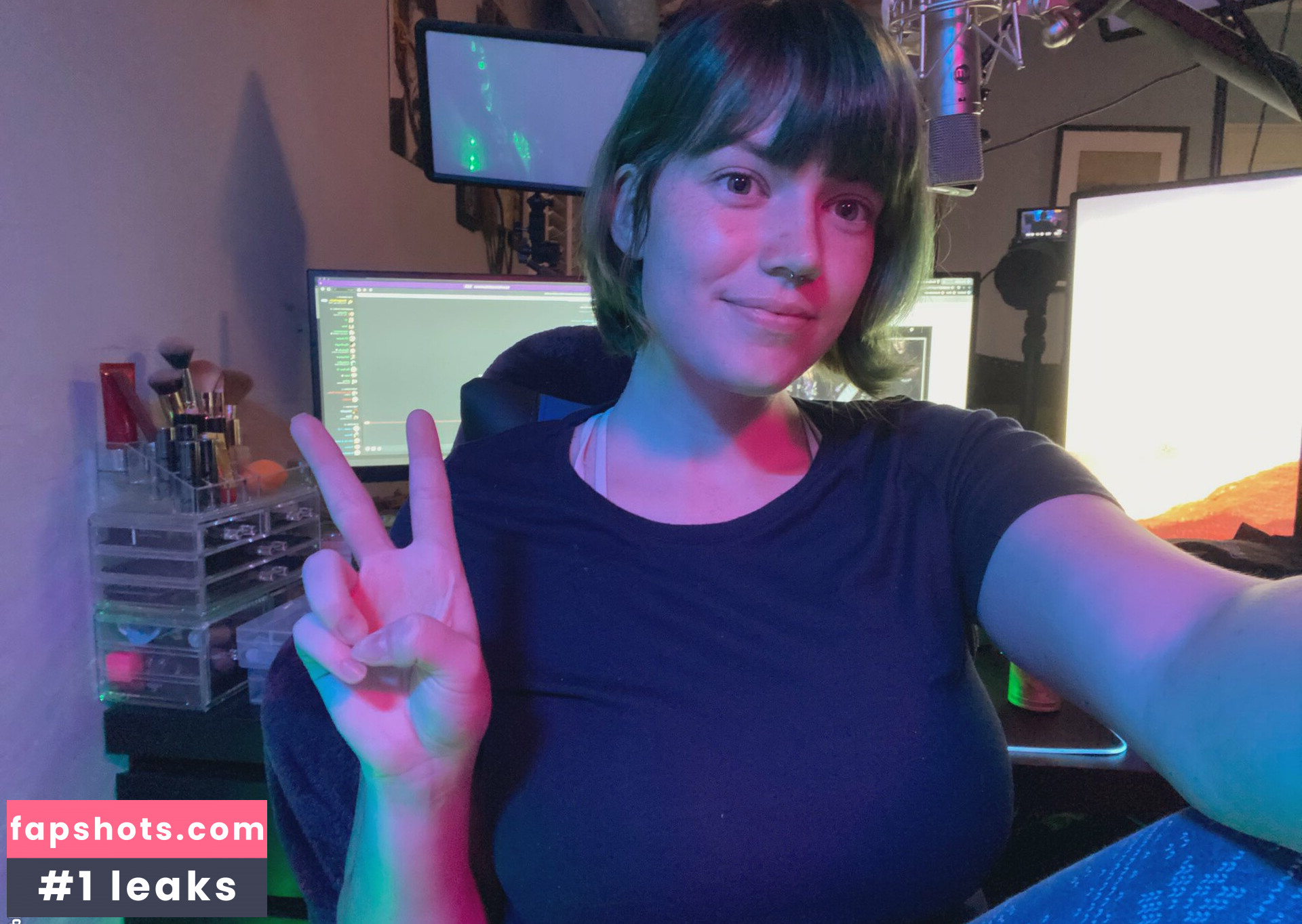 RipMika gallery photo #4