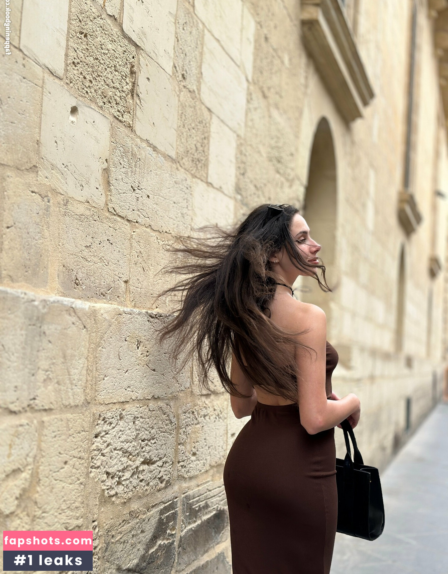 riri_official gallery photo #15