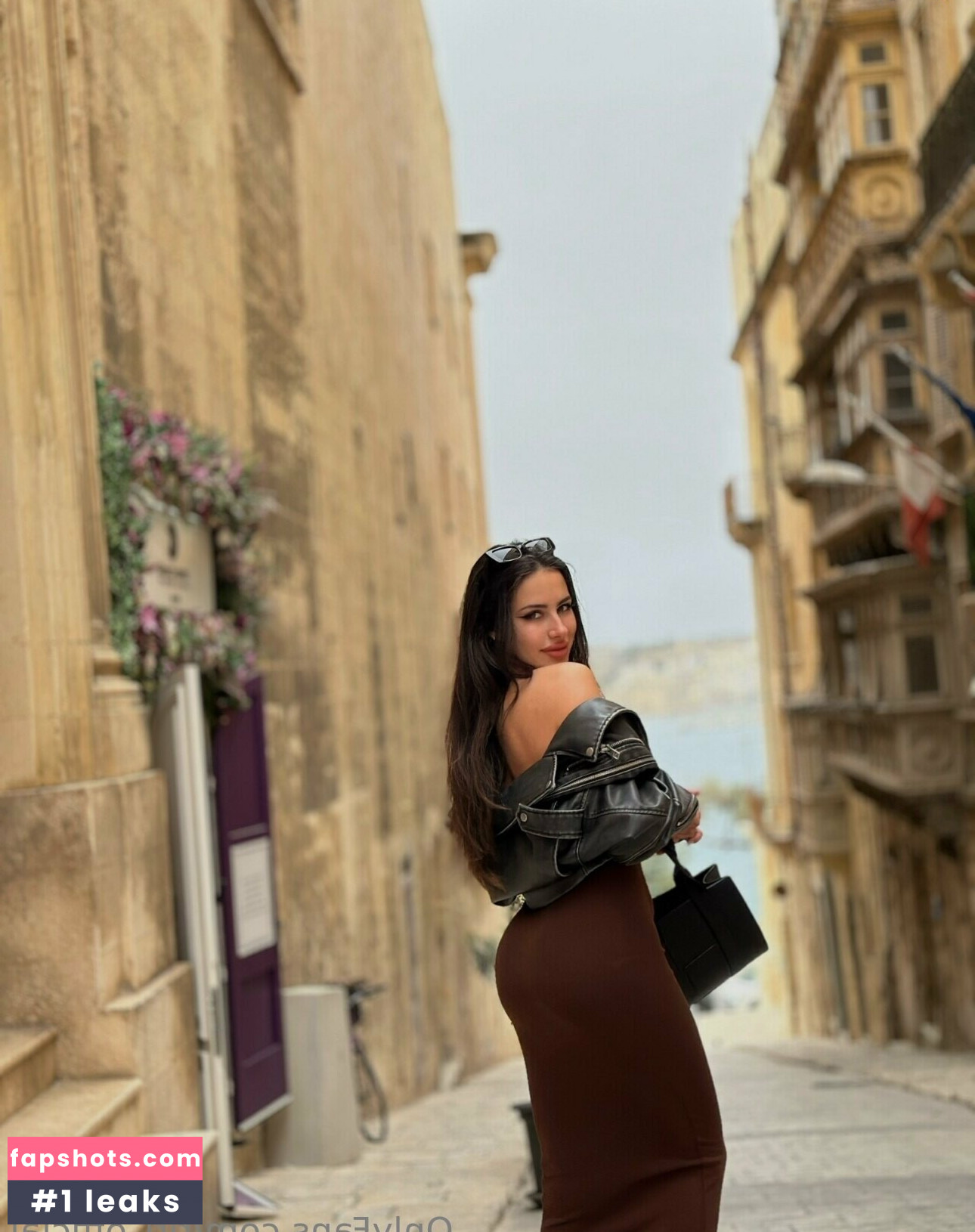 riri_official gallery photo #23