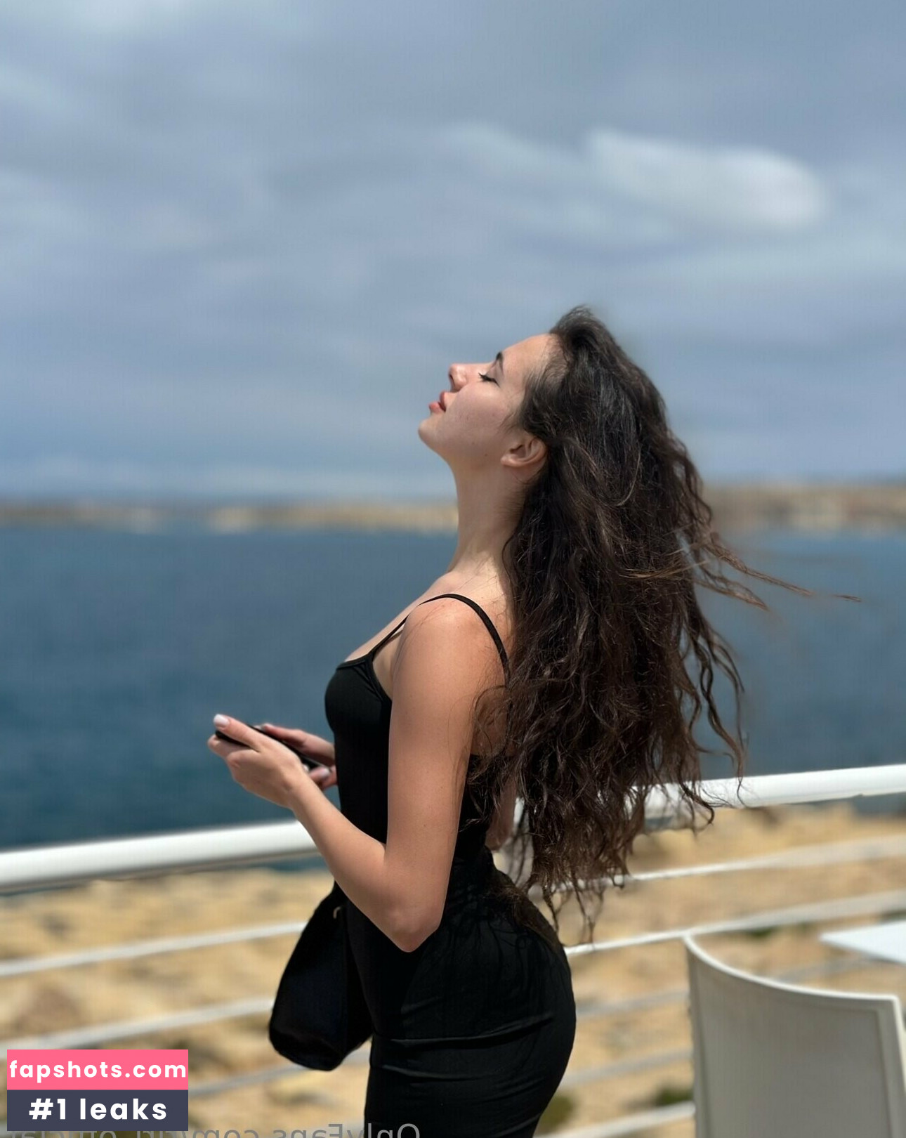 riri_official gallery photo #25