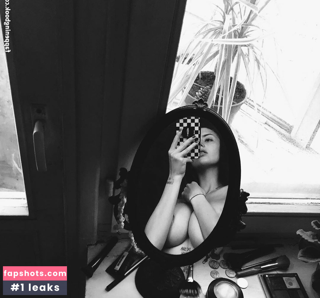 Rita Flores nude babe gallery