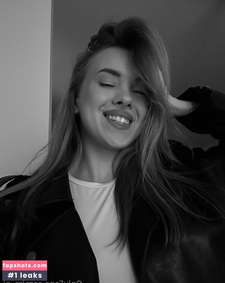 ro_ni nude babe gallery