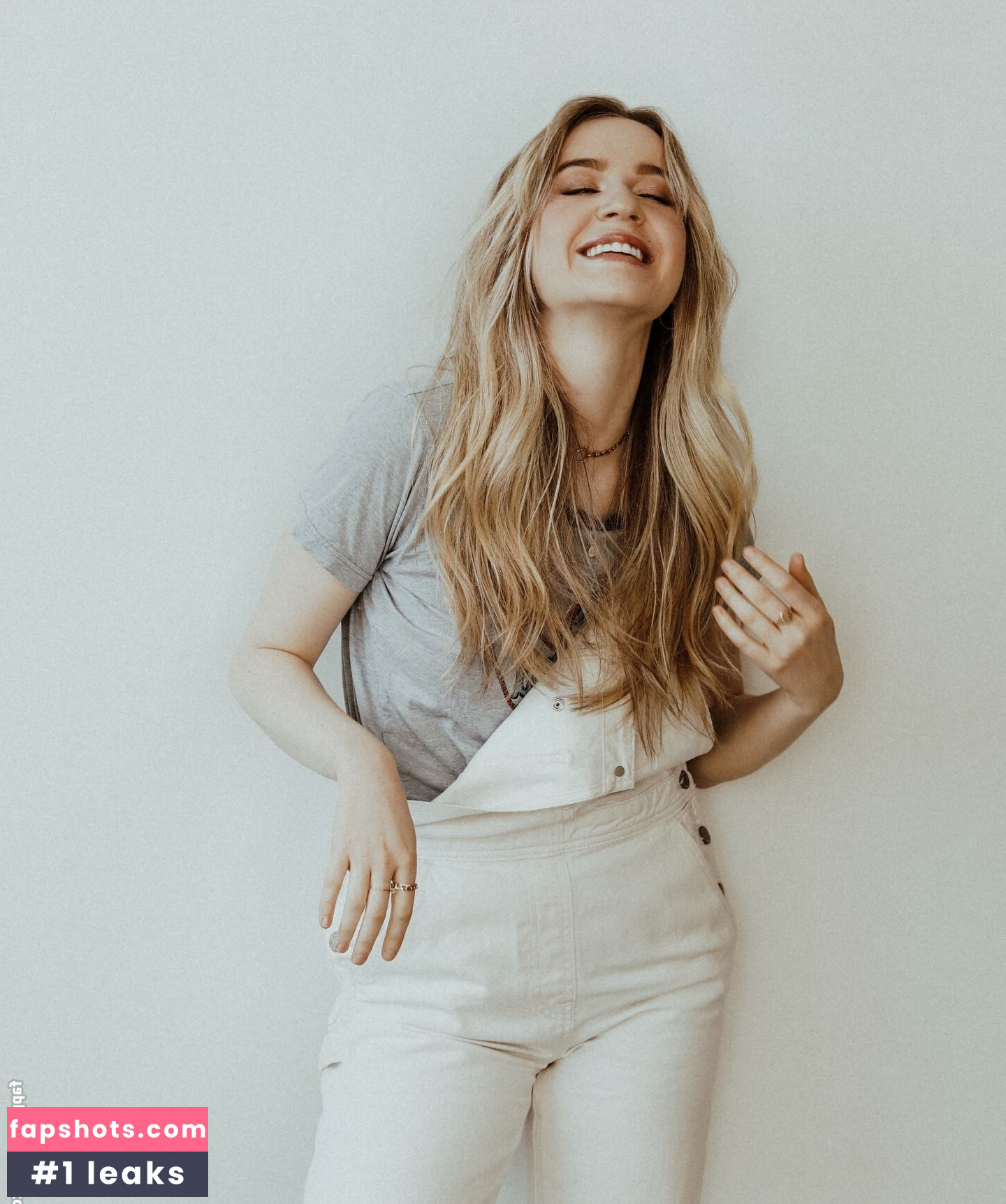 Roan Curtis gallery photo #2