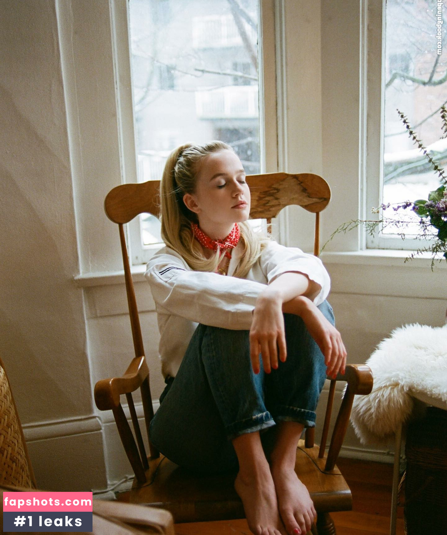 Roan Curtis gallery photo #12