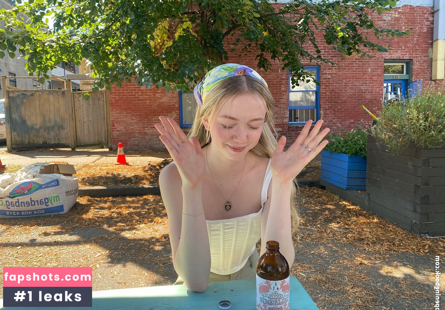 Roan Curtis gallery photo #9