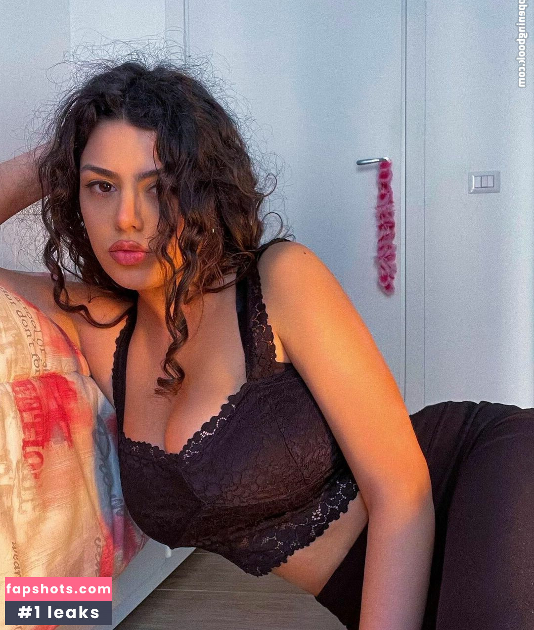 Roberta gallery photo #3