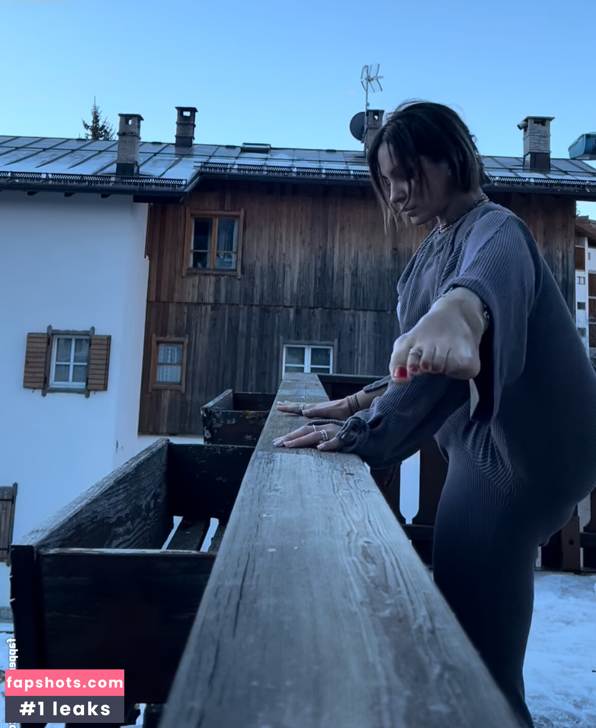 Roberta Vanzela nude babe gallery