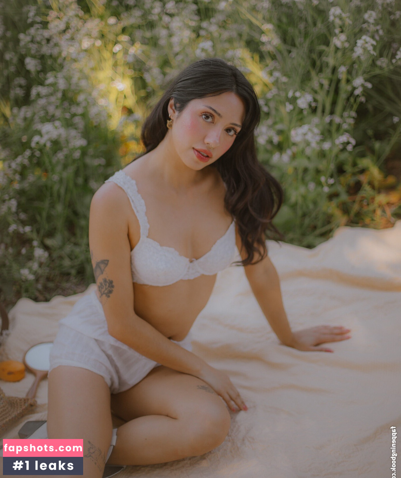 Robin Mae gallery photo #4