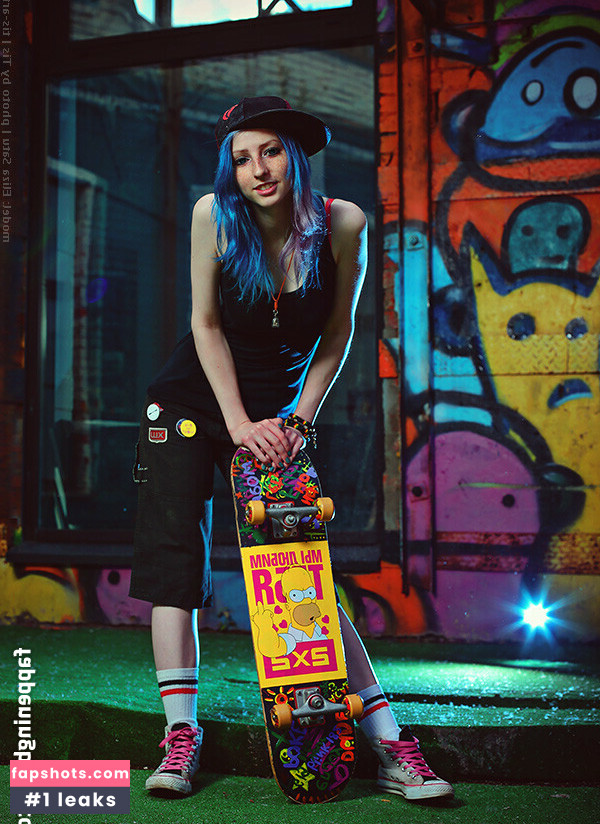 Rocken Rollia nude babe gallery