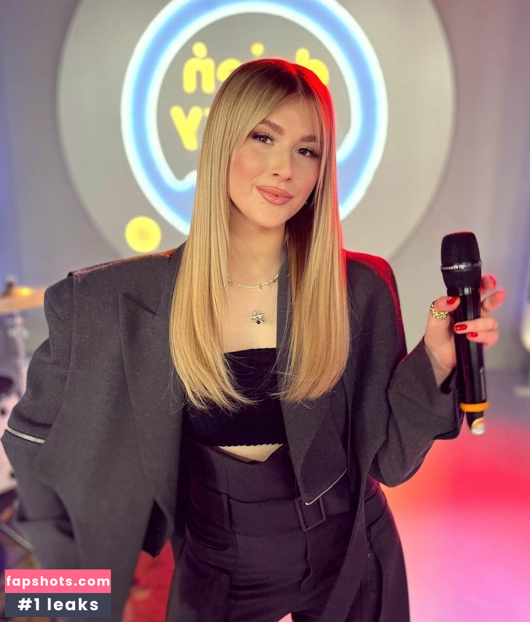 Roksana Węgiel gallery photo #80