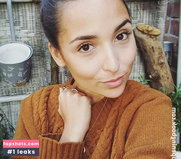 Rona Oezkan gallery photo #5