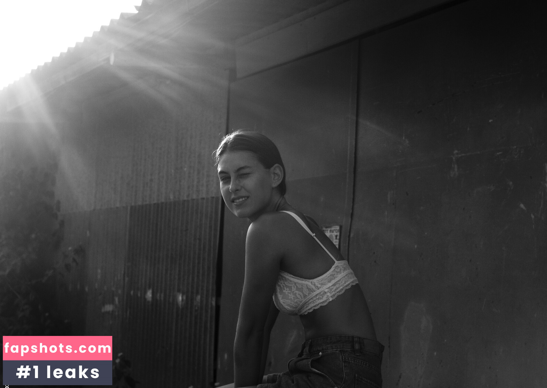 Roni Shif gallery photo #5