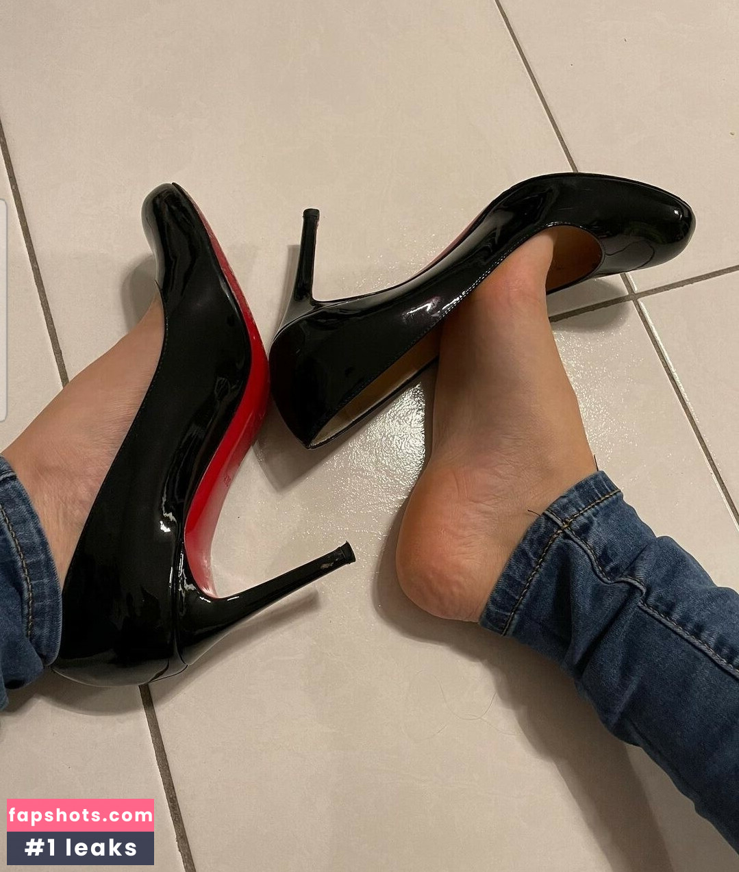 Rooxaanee Feet Nude Leaks OnlyFans Photos #4 - Fapshots