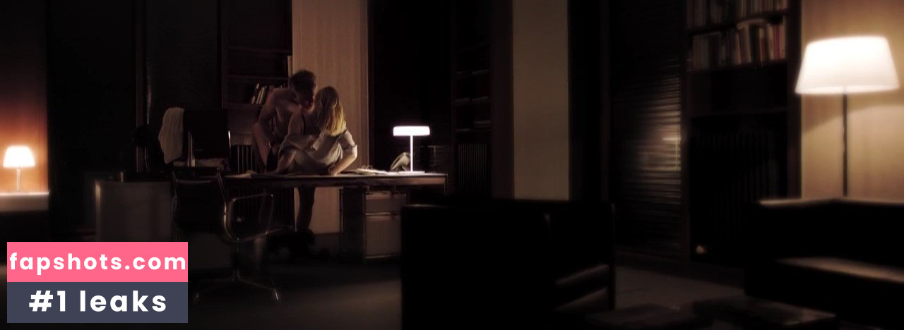 Rosalie Thomass gallery photo #19