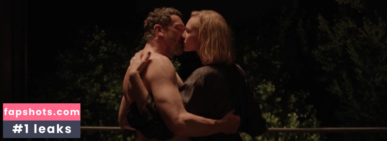 Rosalie Thomass gallery photo #20