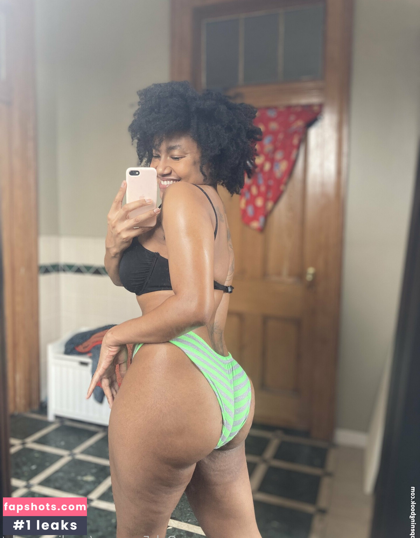 rosalinecapulet nude babe gallery