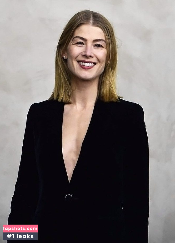 Rosamund Pike Nahé úniky fotek pouze od fanoušků #118 - Fapshots
